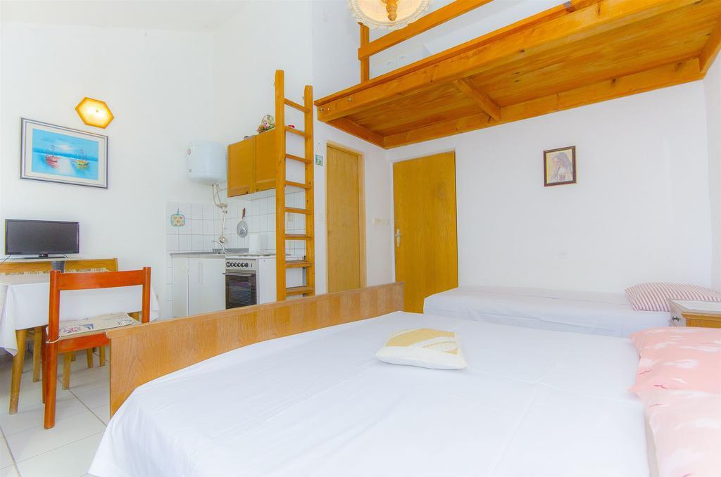 Apartments Pera Ражань Экстерьер фото