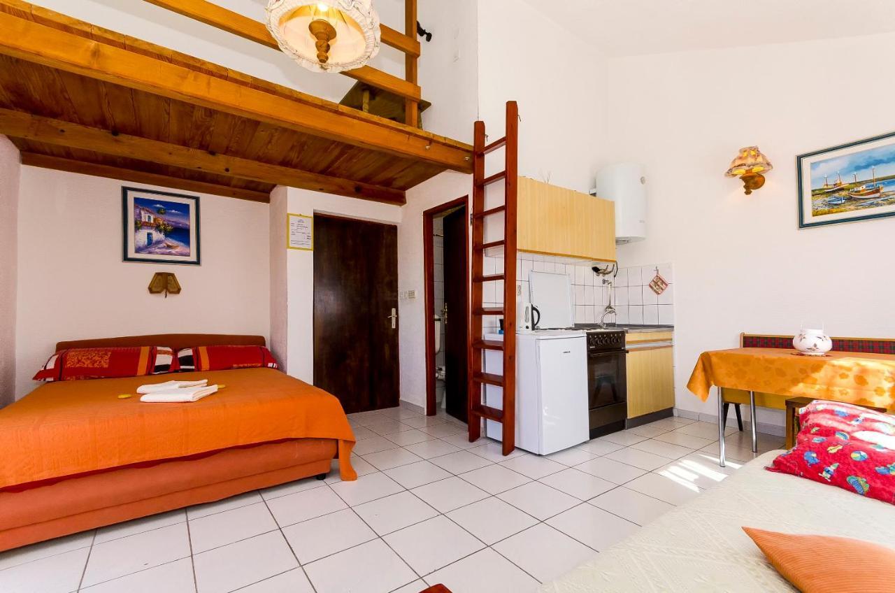 Apartments Pera Ражань Экстерьер фото